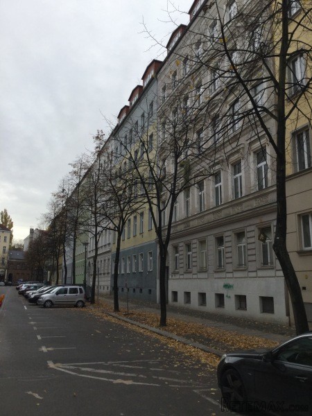 Charming Large Apartment in Trendy..