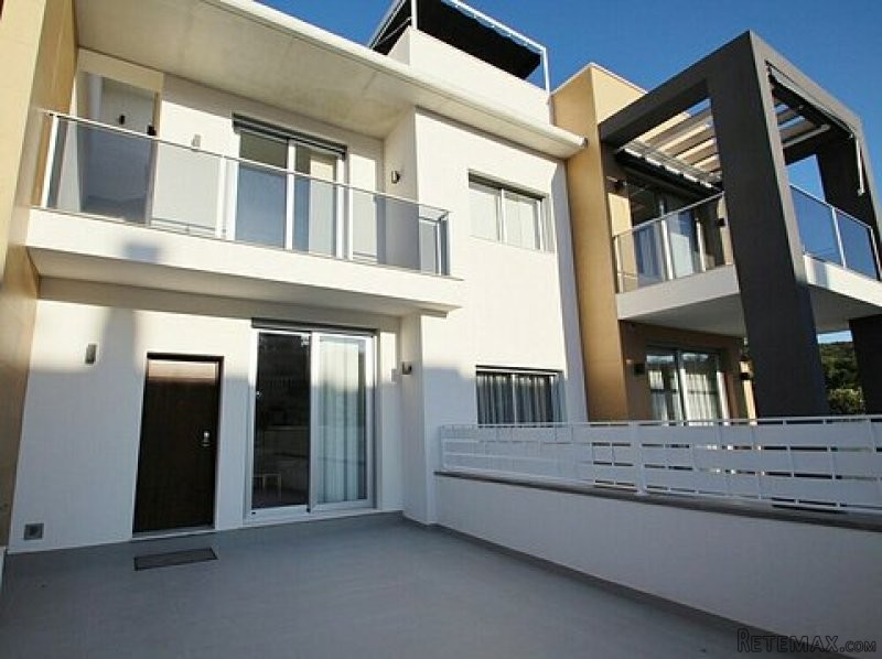 * LARGE 3 BED, 3 BATH TOWNHOUSE FULLY..