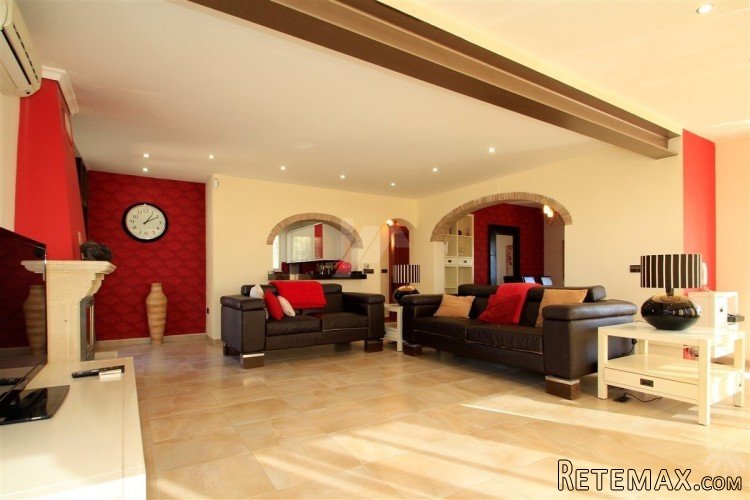 This imposing villa is distributed over two levels plus.. - 8
