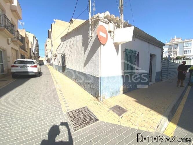 A great oportunity to be in the center of the thriving town..