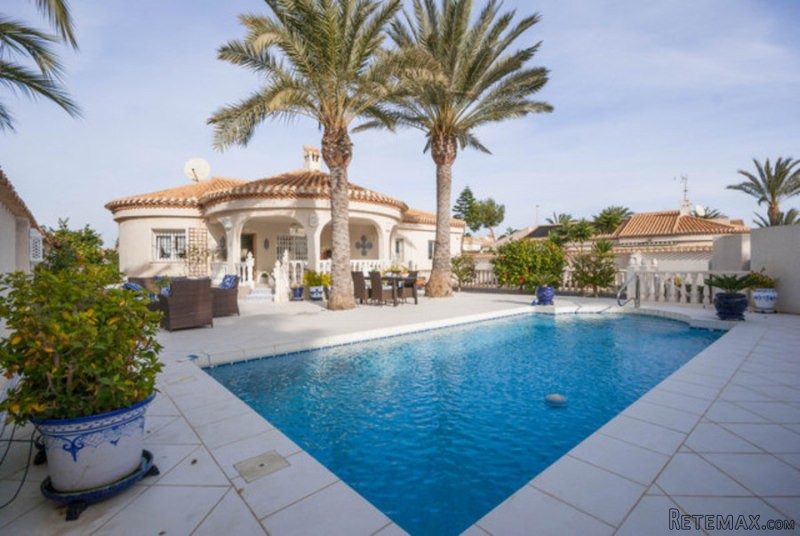 3 Bedrooms - Villa - Alicante - For Sale