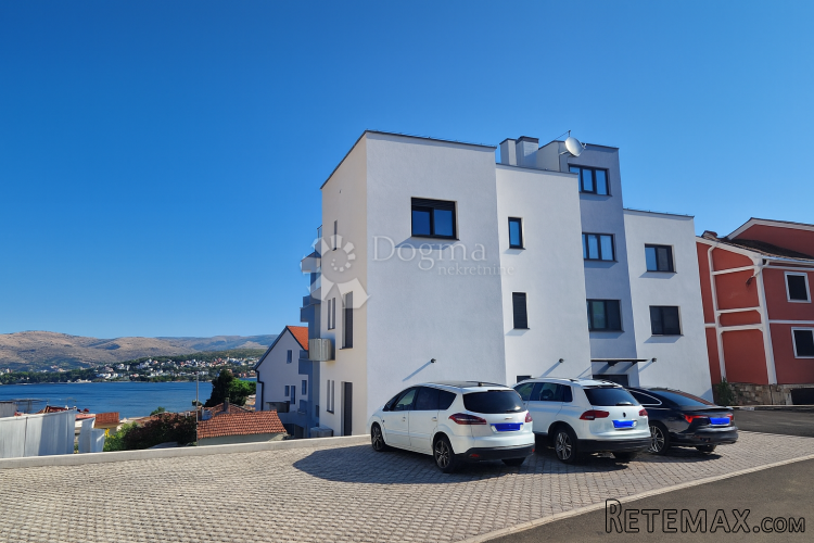 Čiovo - Penthouse sa krovnom terasom i pogledom na more! - 2