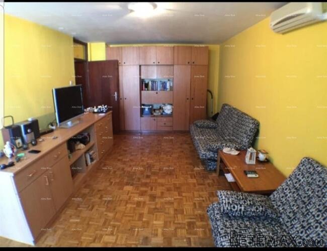 PRODAJE SE APARTMAN 38 m2 NOVIGRAD - 2