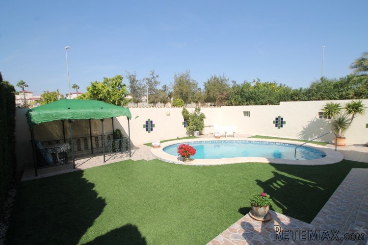 This luxury detached villa, located in the bustling.. - 2