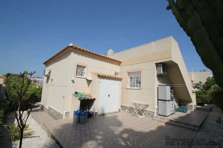 This luxury detached villa, located in the bustling.. - 3