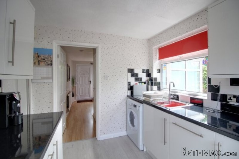 4 bedroom, Detached House house for sale - 2