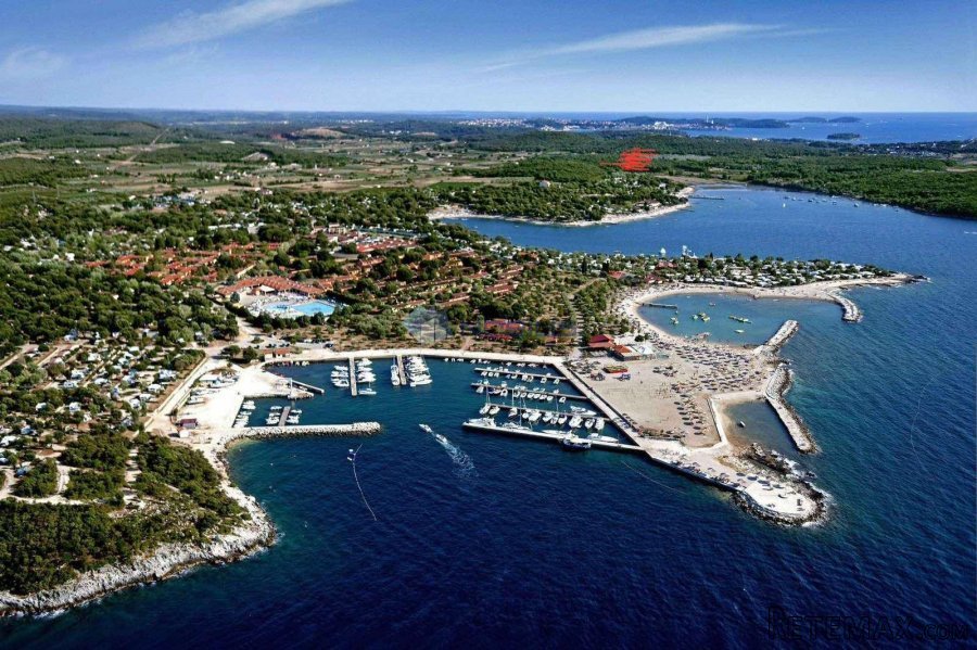 Rovinj, 120 m od mora, 18940 m2 - investicija