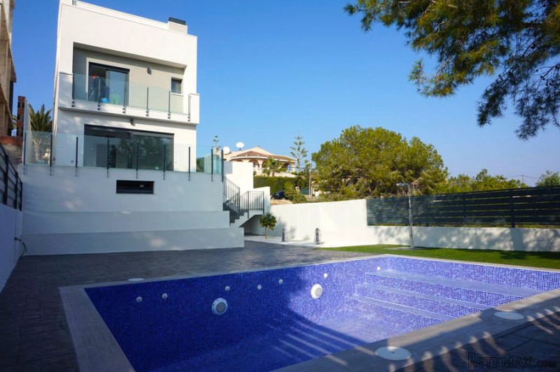 3 Bedrooms - Villa - Alicante - For Sale