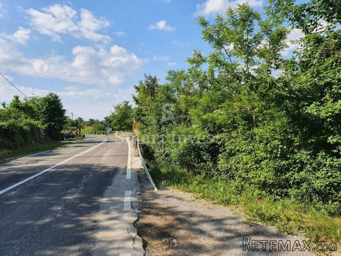 PERMANI, zemljište od 6.422 m2 s građevinskom dozvolom za g..