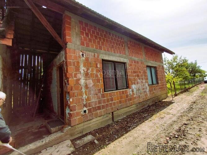 Kuća za renovaciju sa velikim zemljištem Gornje Ladanje