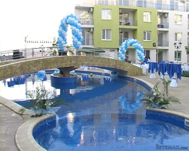 Top floor apartment with 2 bedrooms..
