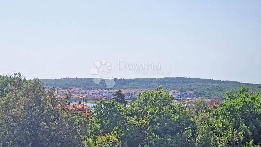 KUĆA S 3 STANA, SVAKI IMA 106 M2, POGLED MORE, 3OO M DO MORA - 2