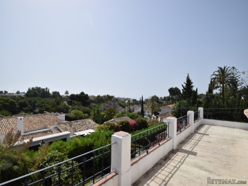 3 Bedrooms - Villa - For Sale - 2