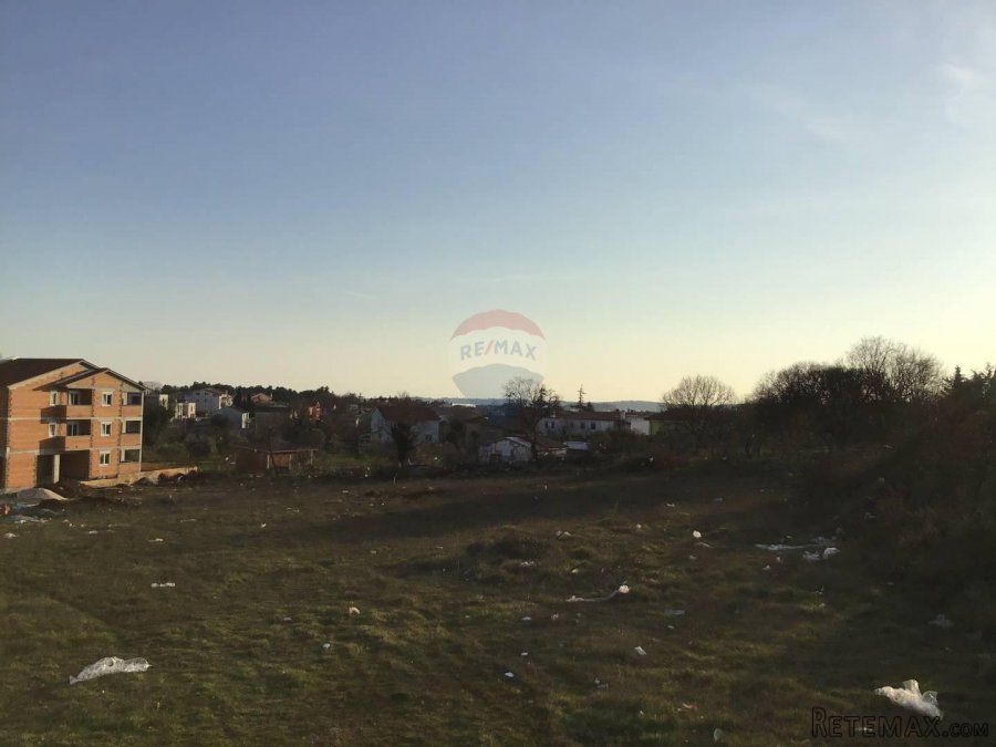 Medulin, građevinsko zemljište 700m od mora, 4408m2 - 2