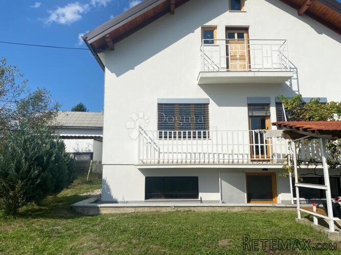 Renovirana kuća s panoramskim pogledom na Ivančicu - 2