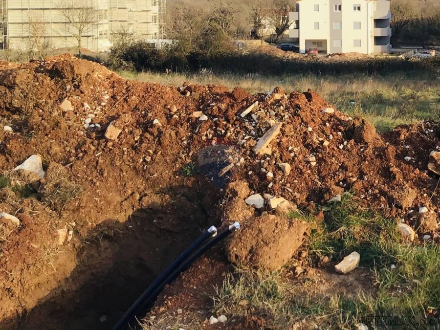 Medulin, građevinsko zemljište 700m od mora, 4408m2 - 3