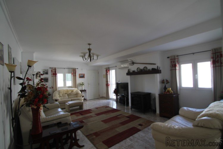 This beautiful detached villa located in the middle of the.. - 4