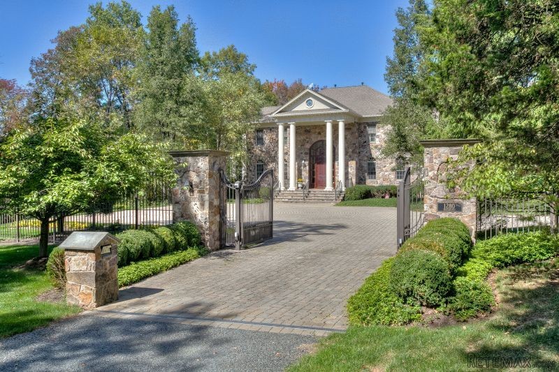 5 bedroom Detached House For Sale: 1280..