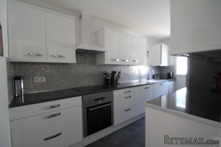 This beautiful detached villa located in the middle of the.. - 6