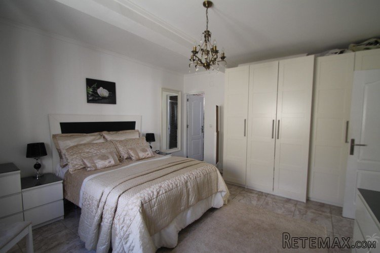 This beautiful detached villa located in the middle of the.. - 7