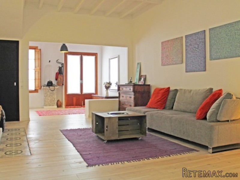 Charming Town House Tastefully Reformed..