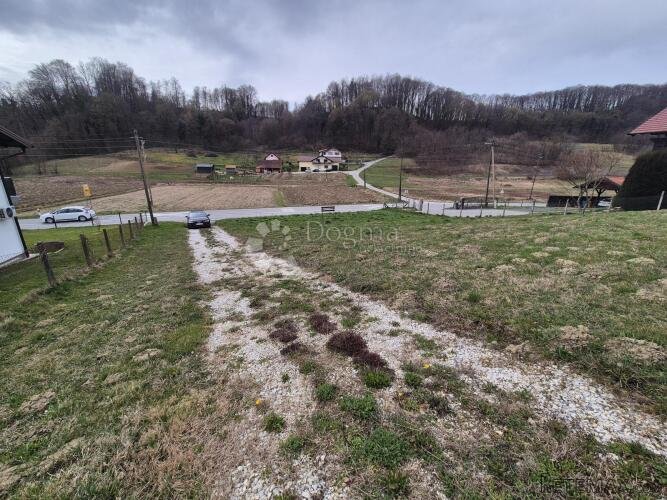 Građevinsko zemljište 1.335m² sa građevinskom dozvolom!