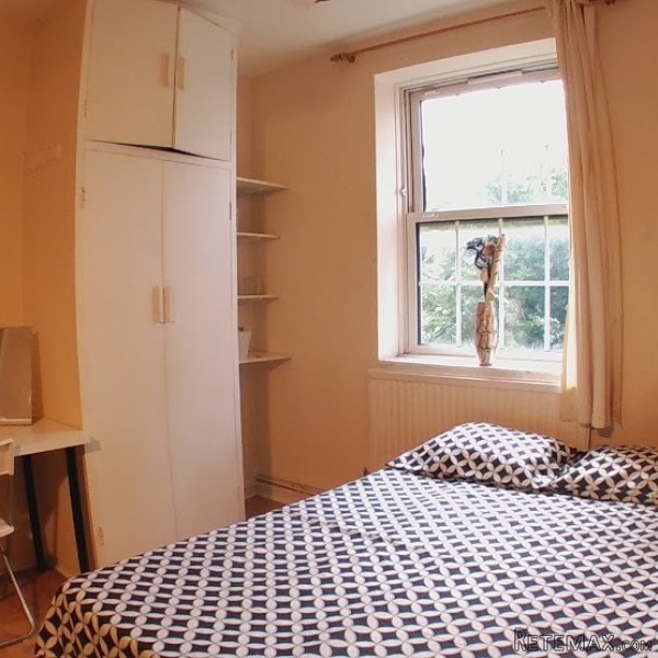 Nice Double Bedroom Located In Oval!!!