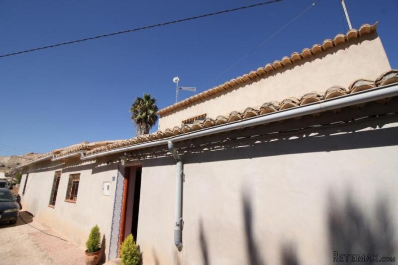 *Impressive 3 bed 2 bath house set in..