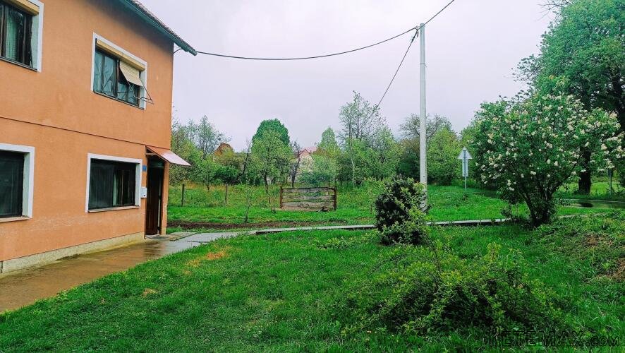 Karlovačka županija , Plaški - Kuća sa okućnicom