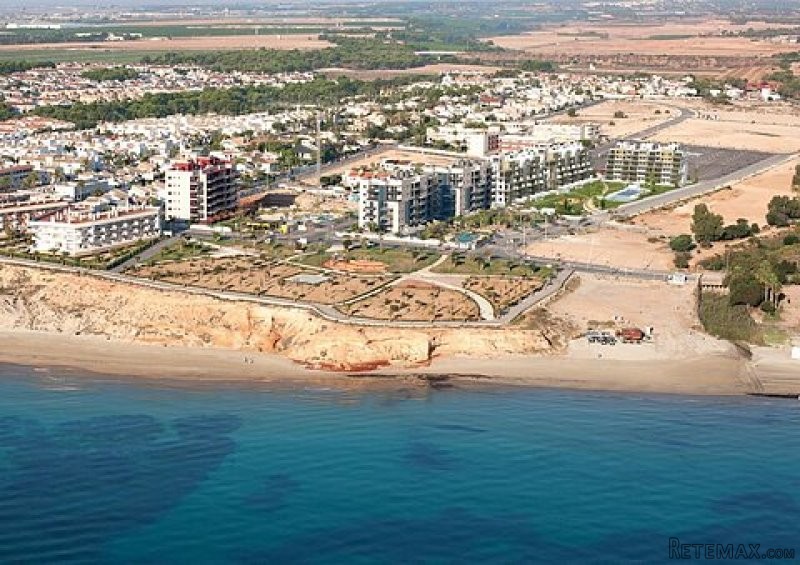 * Luxury 3 Bed Modern Beach Location..