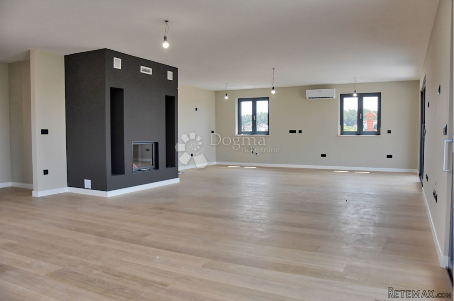 EKSLUZIVAN PENTHOUSE SA GARAŽOM I POGLEDOM NA MORE I GRAD -s - 2