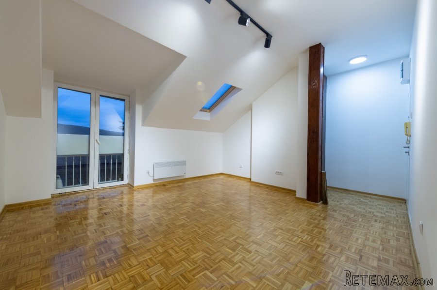 Kanarevo brdo-2,5-67m2-renoviran-vlasnik - 2