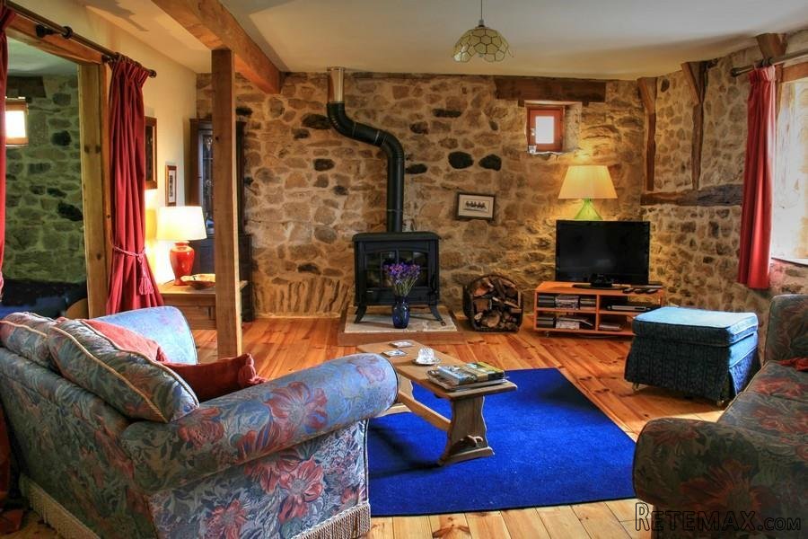 Nr Argentat (Corrèze) - Superb barn conversion set on one acre - 2