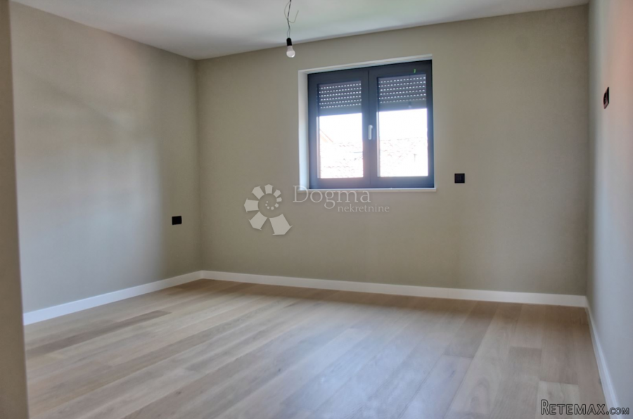 EKSLUZIVAN PENTHOUSE SA GARAŽOM I POGLEDOM NA MORE I GRAD -s - 3
