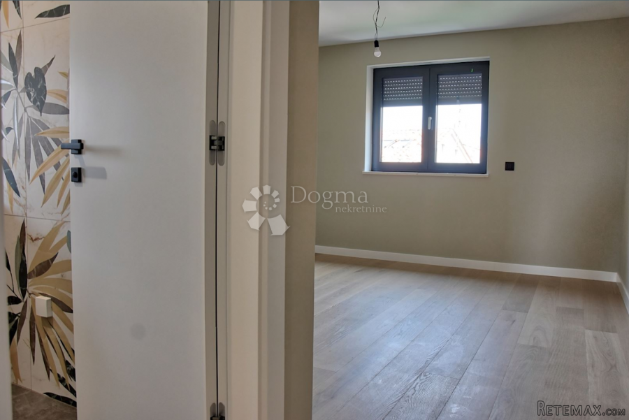 EKSLUZIVAN PENTHOUSE SA GARAŽOM I POGLEDOM NA MORE I GRAD -s - 4