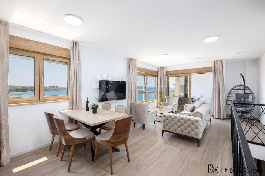 Dvooetažni apartman uz more