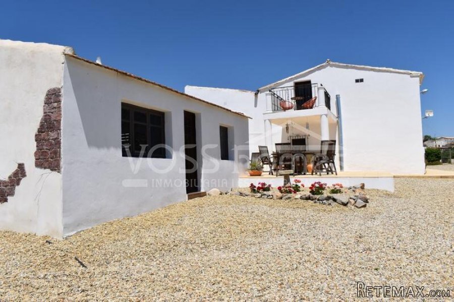 NEW & EXCLUSIVE LISTING FOR VOSS HOMES - A large.. - 11