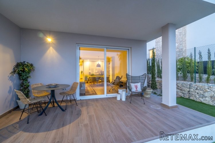 El bungalow está ubicado en la exclusiva urbanización S.. - 2
