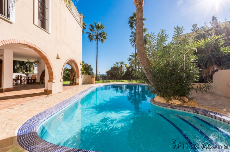 Exclusive detached villa with a plot of 1,360 m2, facing.. - 2