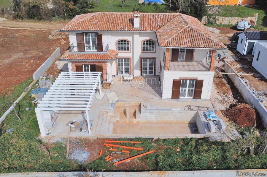 POREČ OKOLICA!! NOVO NA TRŽIŠTU!!! PREDIVNA KUĆA S BAZENOM! - 2