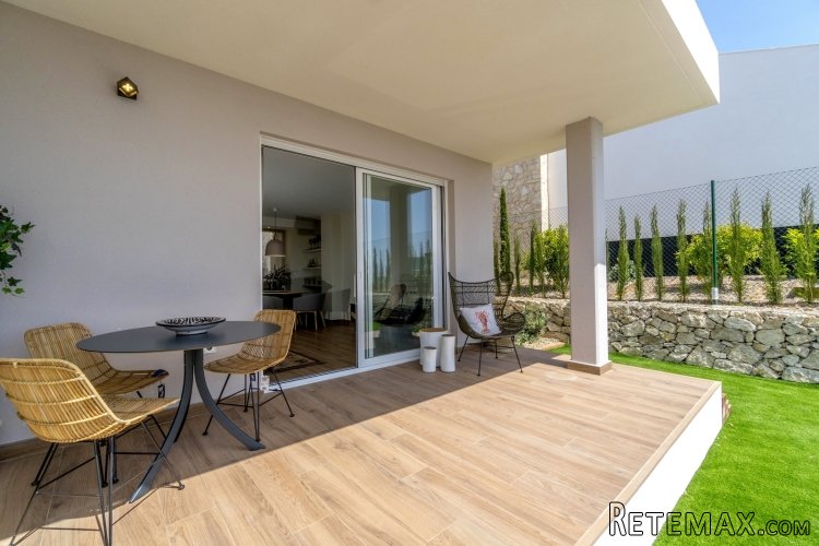 El bungalow está ubicado en la exclusiva urbanización S.. - 3