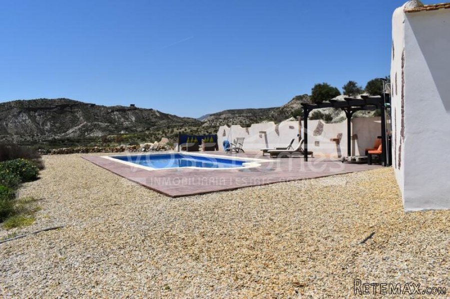 NEW & EXCLUSIVE LISTING FOR VOSS HOMES - A large.. - 13