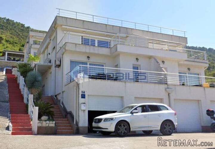 Vis, 3s apartman s terasom i pogledom na more