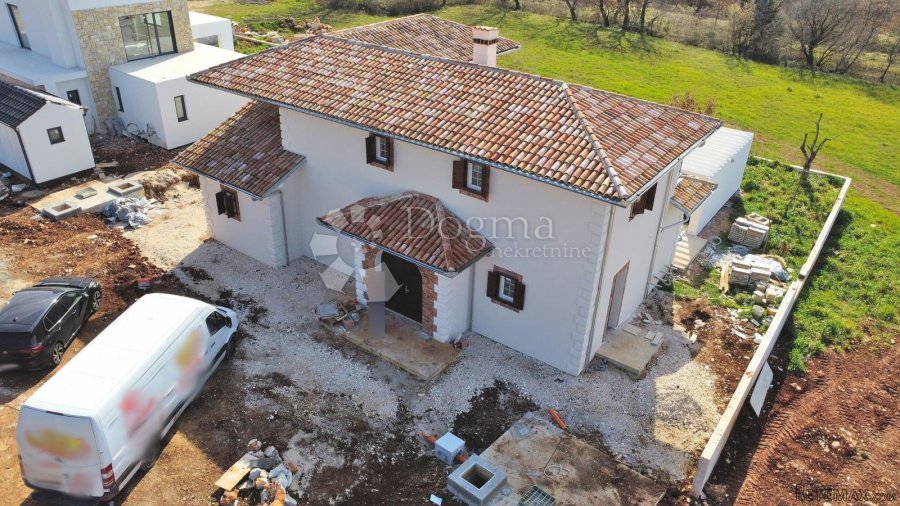 POREČ OKOLICA!! NOVO NA TRŽIŠTU!!! PREDIVNA KUĆA S BAZENOM! - 6