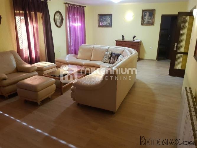 Matulji, Jušići, kuća od 420m2 poslovno stambene namjene