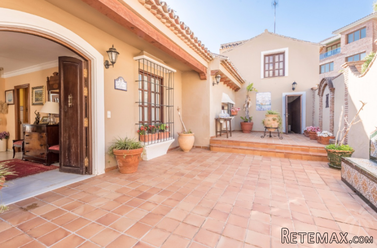 Exclusive detached villa with a plot of 1,360 m2, facing.. - 8