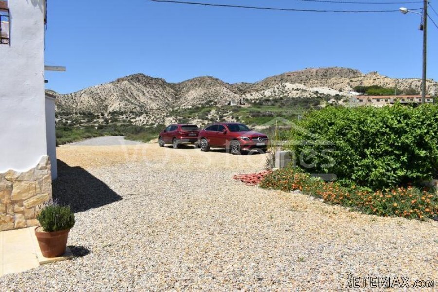 NEW & EXCLUSIVE LISTING FOR VOSS HOMES - A large.. - 20
