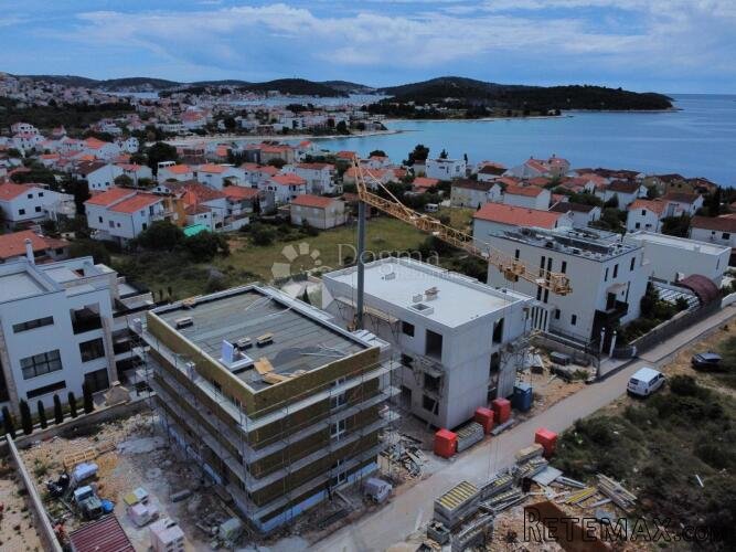 ROGOZNICA- DVOSOBNI STAN S VRTOM 200M OD MORA