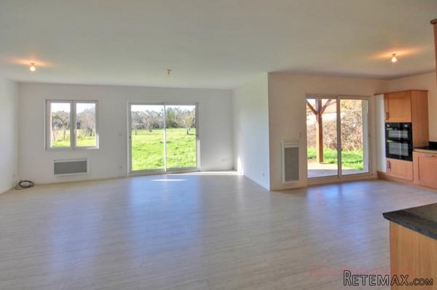 Lezay (79) - Detached bungalow with 3 beds and large garden - 3