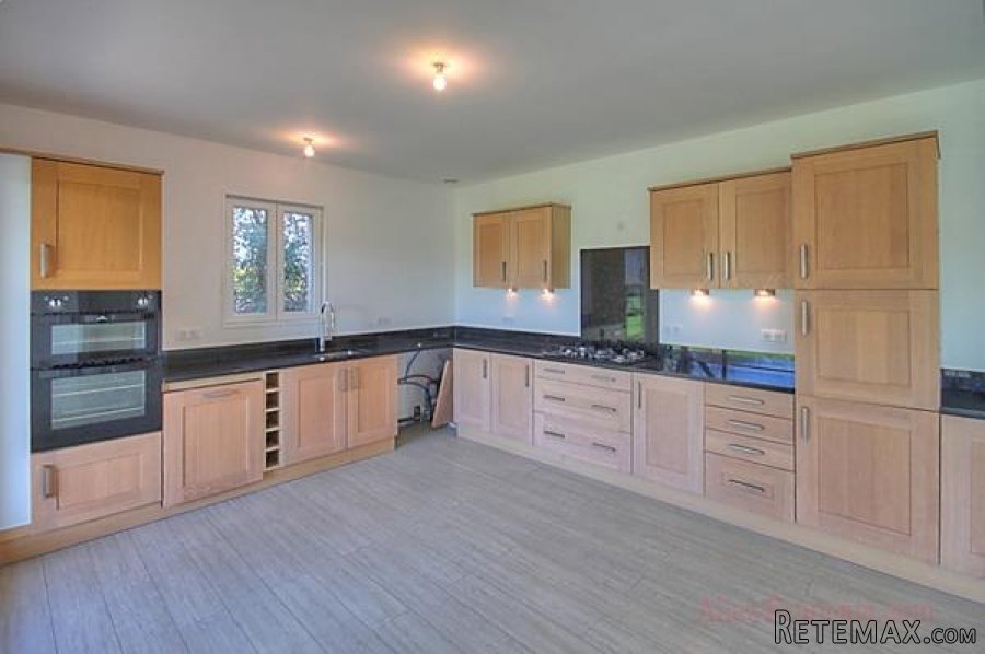 Lezay (79) - Detached bungalow with 3 beds and large garden - 5